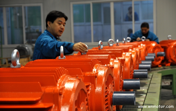 皖南電機(jī):員工正在精心做最后的總裝 皖南電機(jī):員工正在精心做最后的總裝